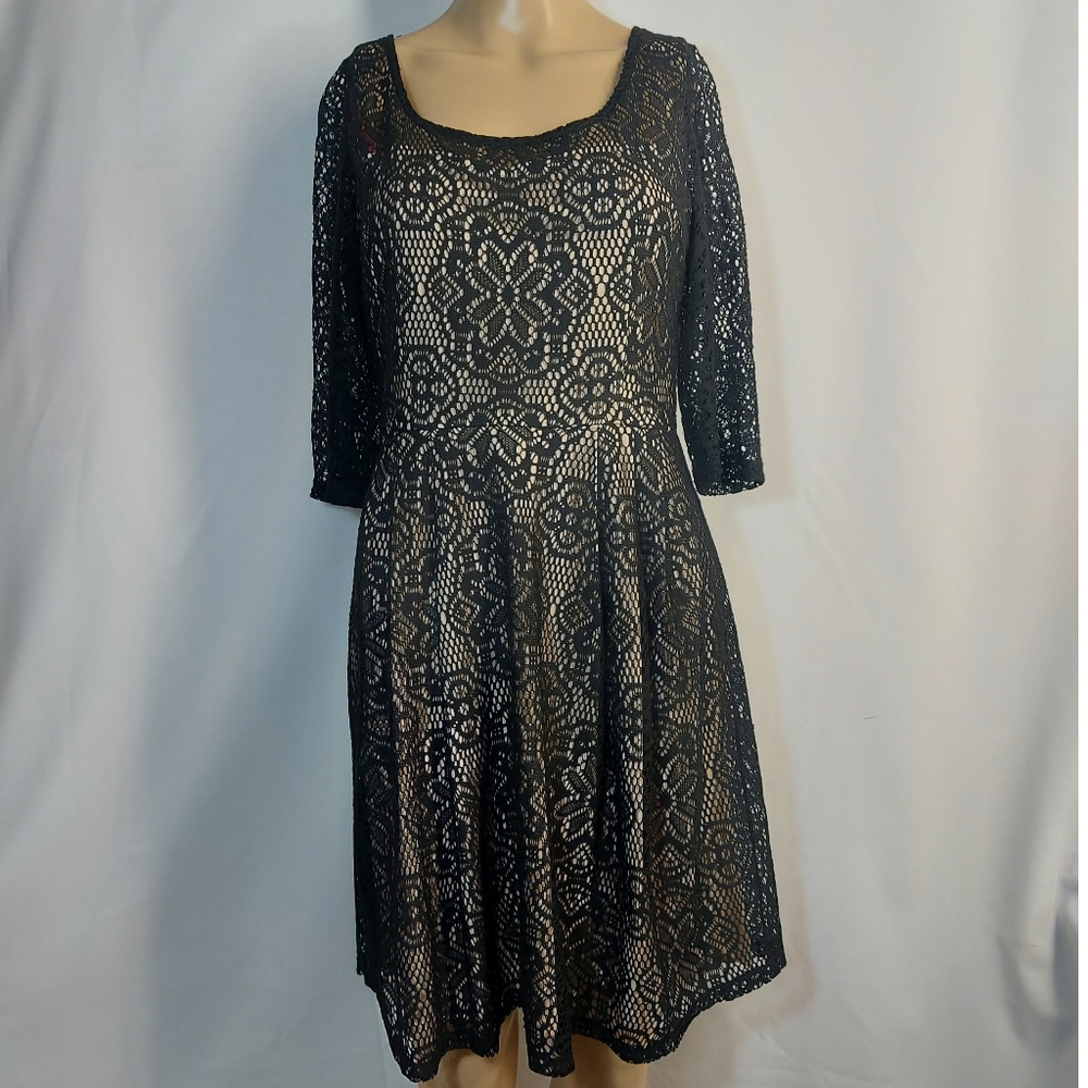 BetseyJohnson size 8 color black and cream - Picture 2 of 14